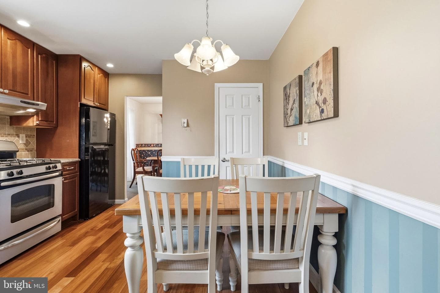 715 N Henderson Road photo 17