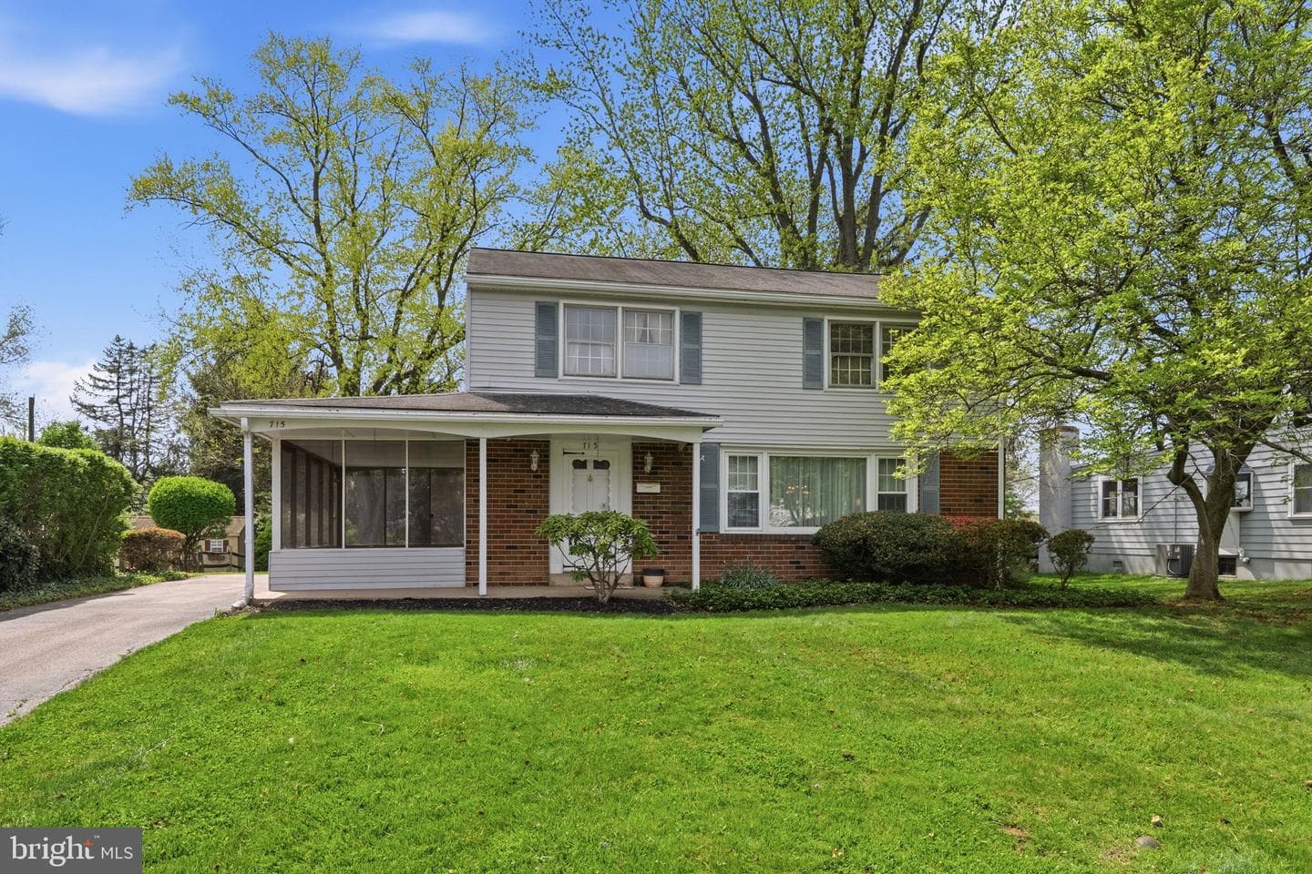 715 N Henderson Road photo 2
