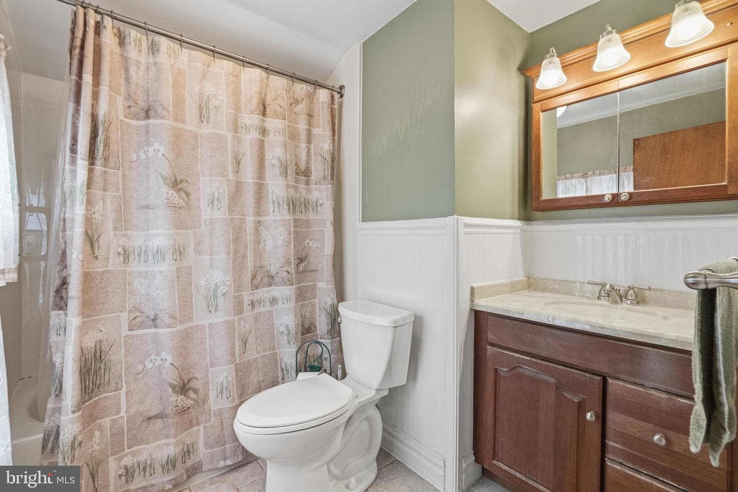 715 N Henderson Road photo 21