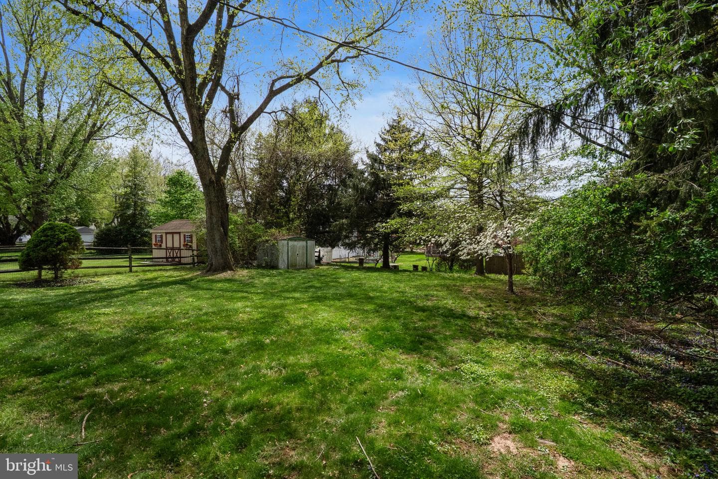 715 N Henderson Road photo 34