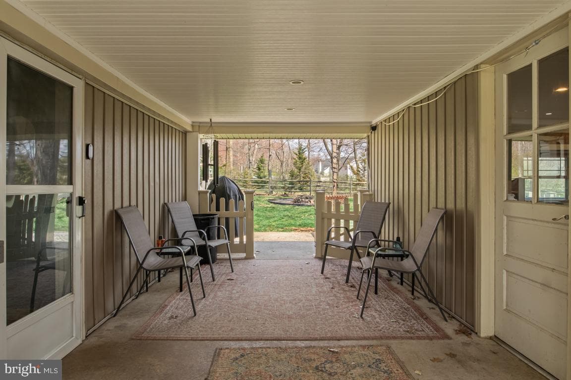 220 Hibbert Road photo 29