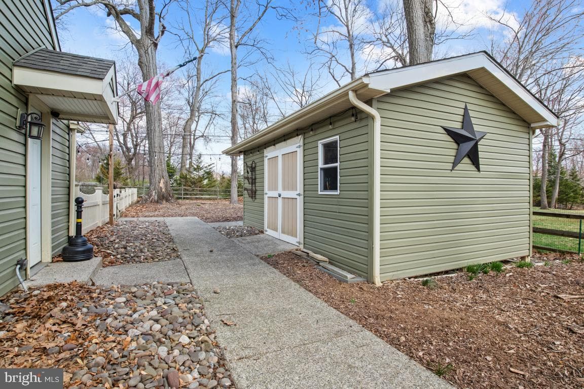 220 Hibbert Road photo 32
