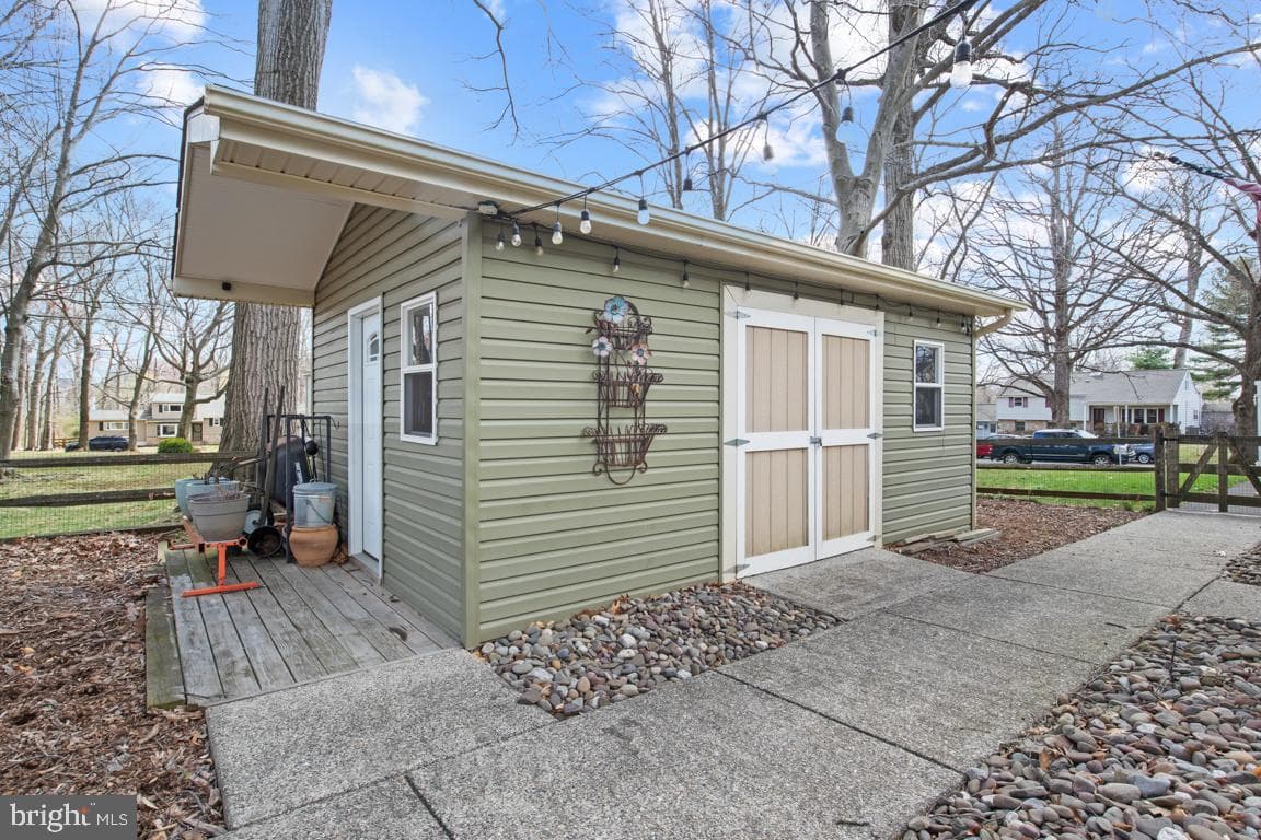 220 Hibbert Road photo 33