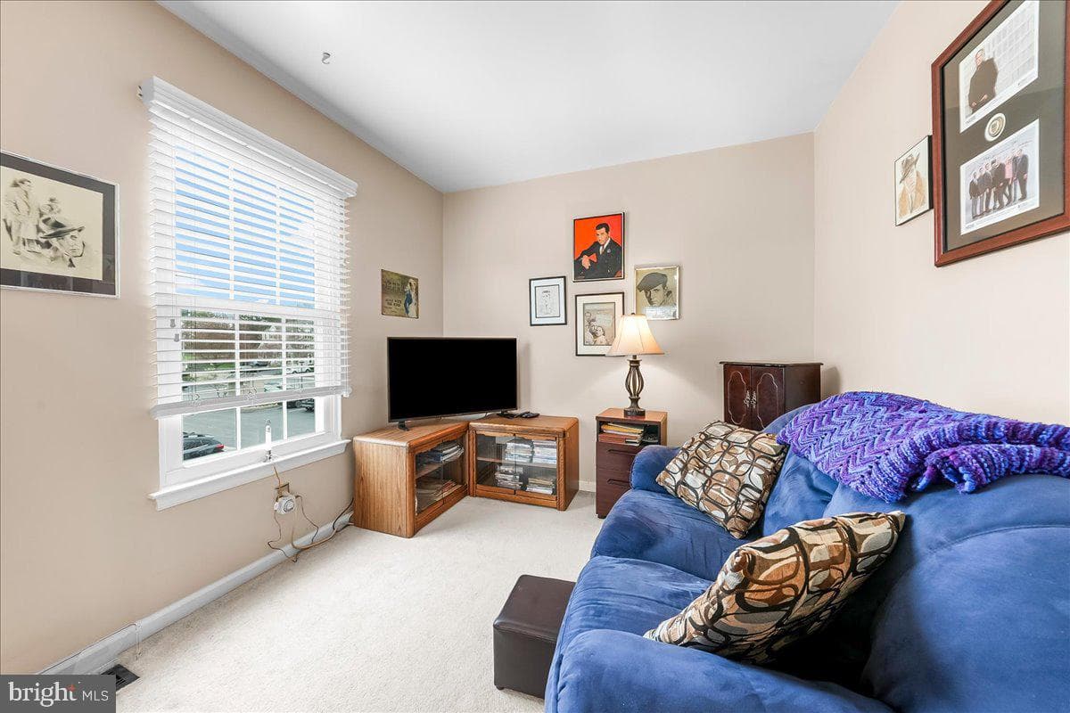 433 Green View Court photo 28