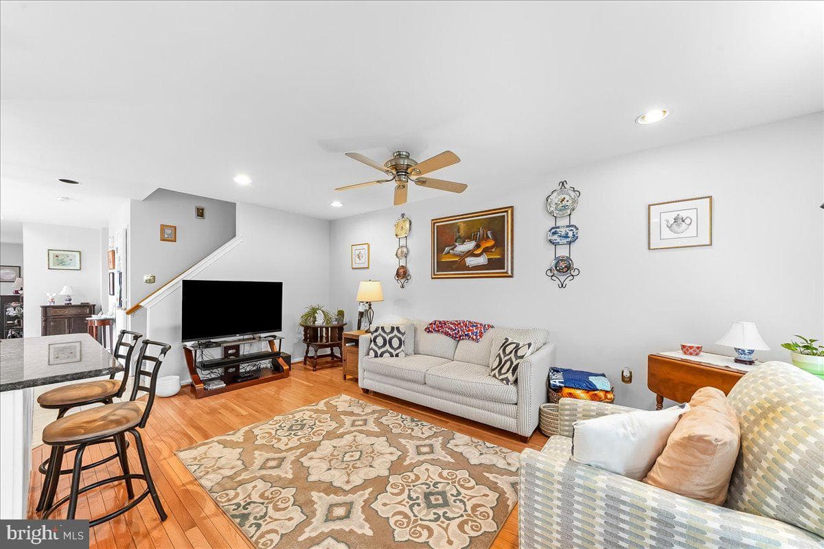 433 Green View Court photo 8