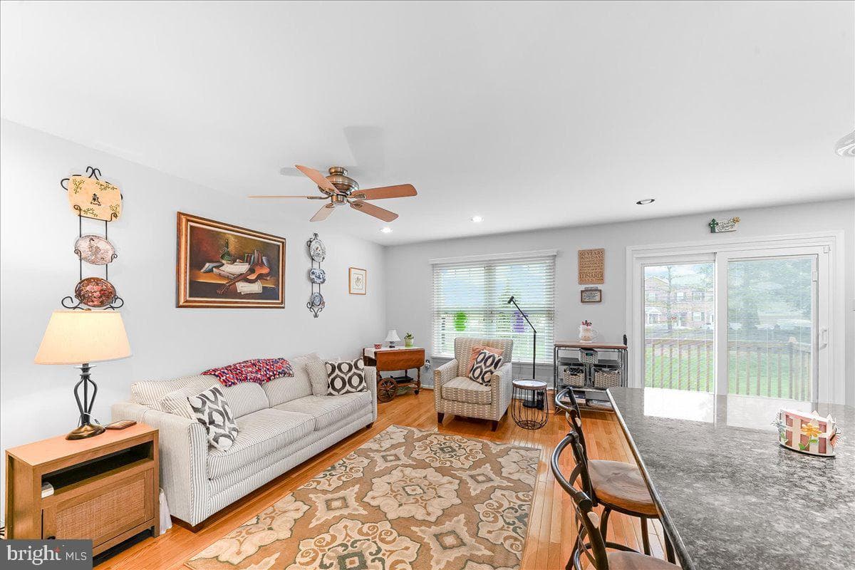 433 Green View Court photo 9