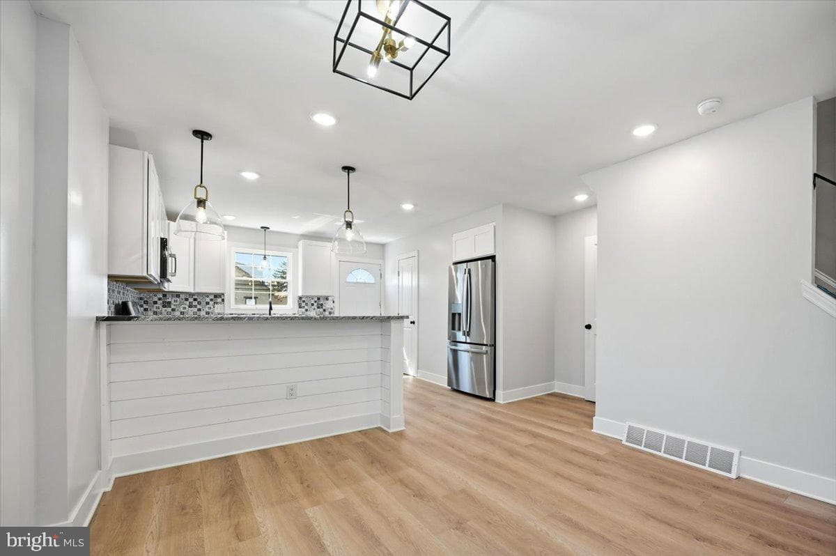 582 Walnut Street photo 13