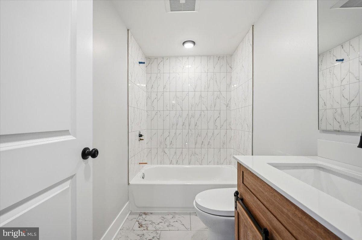 582 Walnut Street photo 26