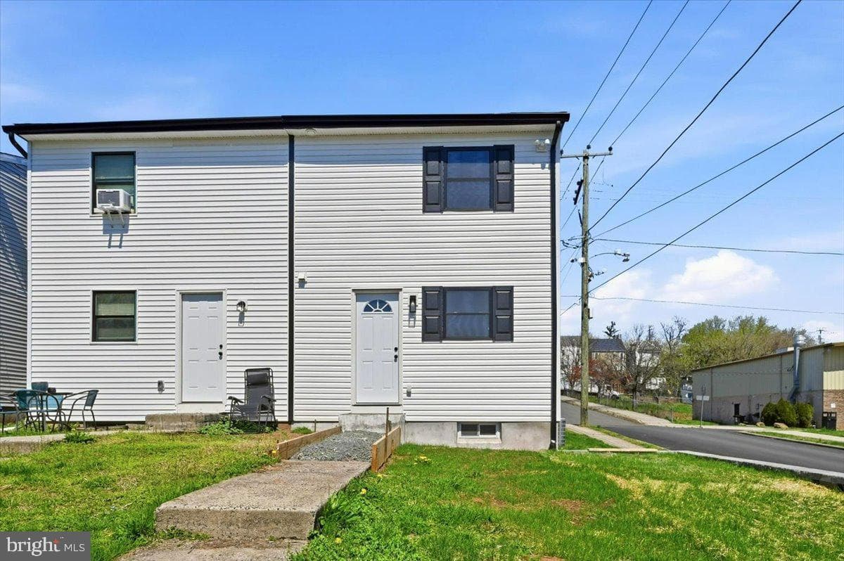 582 Walnut Street photo 3