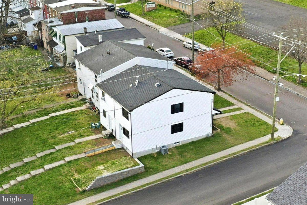 582 Walnut Street photo 38