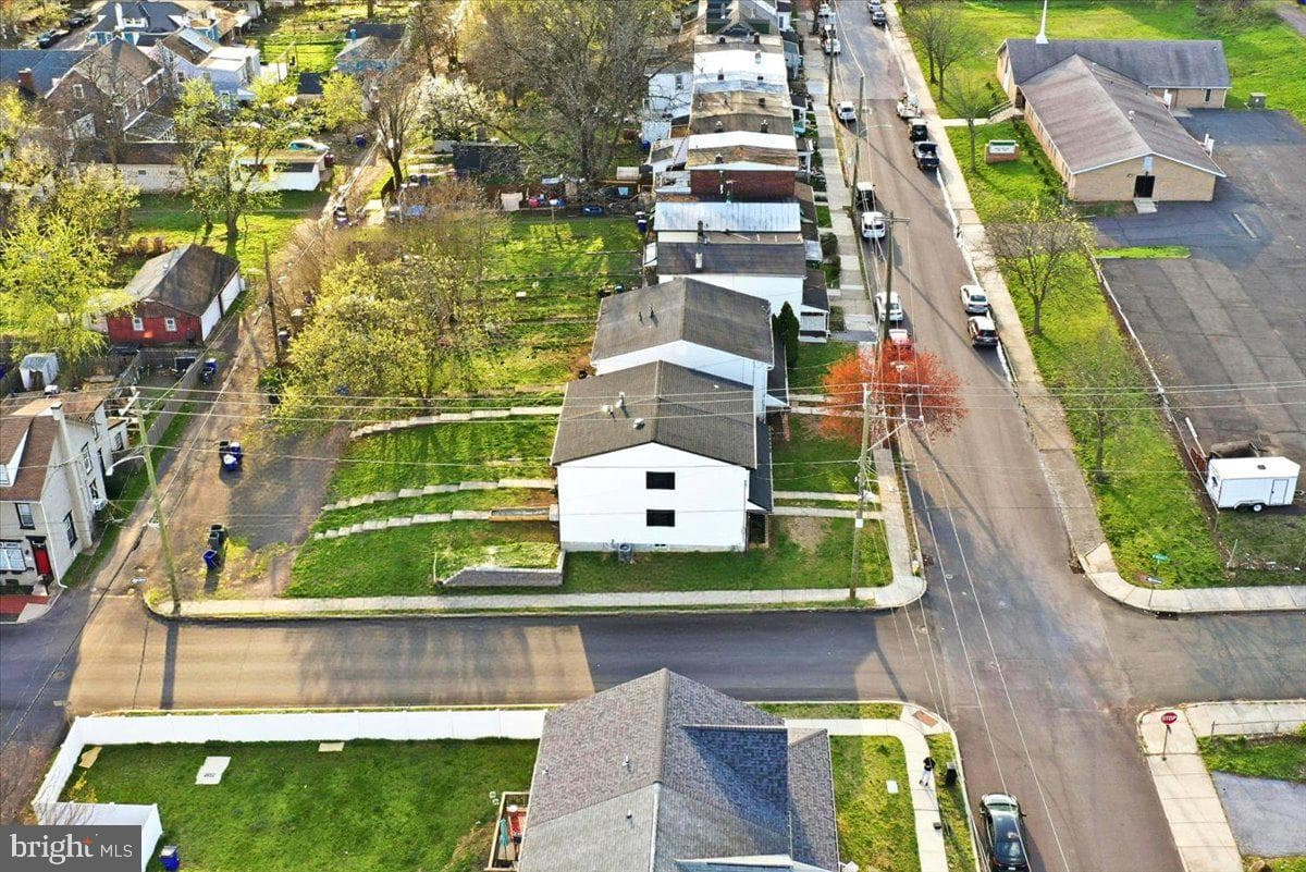 582 Walnut Street photo 40