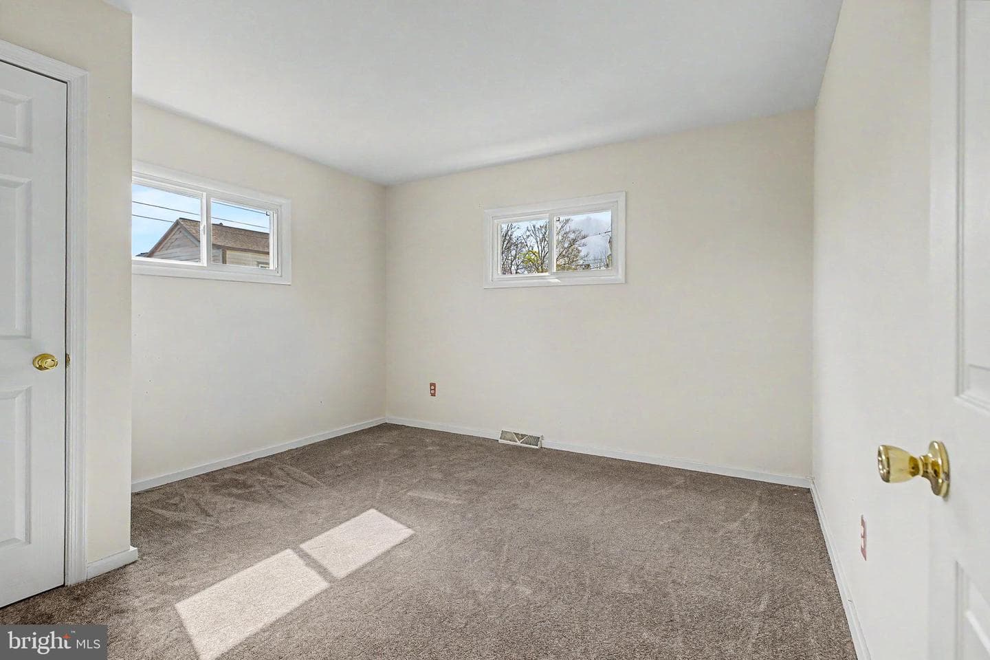 2832 Jefferson Avenue photo 22