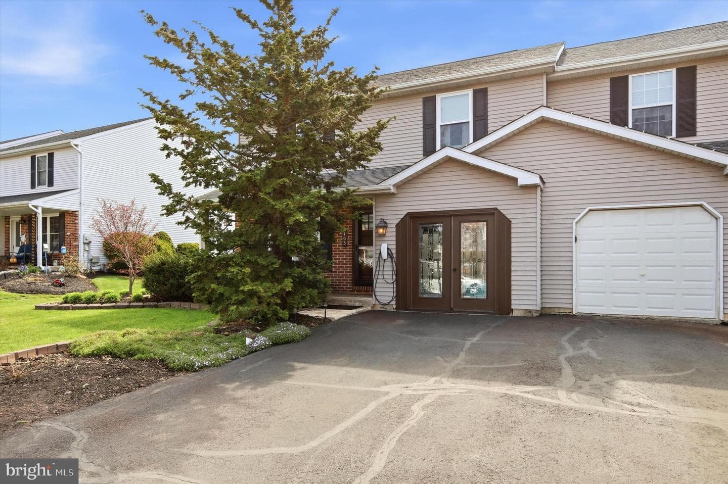 103 Abbey Lane photo 2
