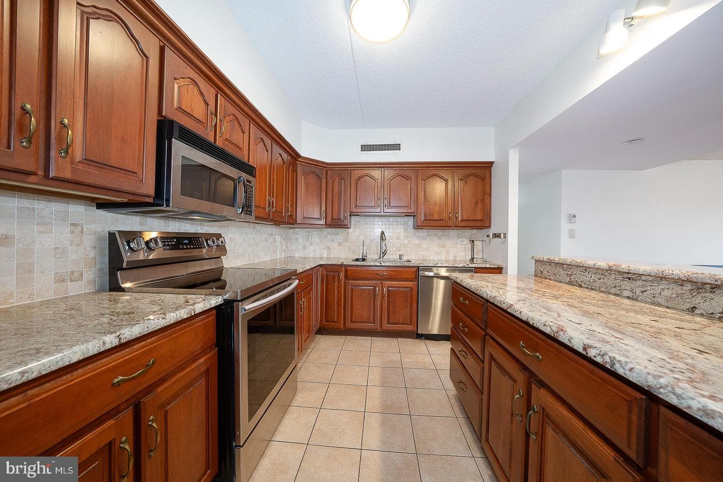 20925 Valley Forge Circle #925 photo 6