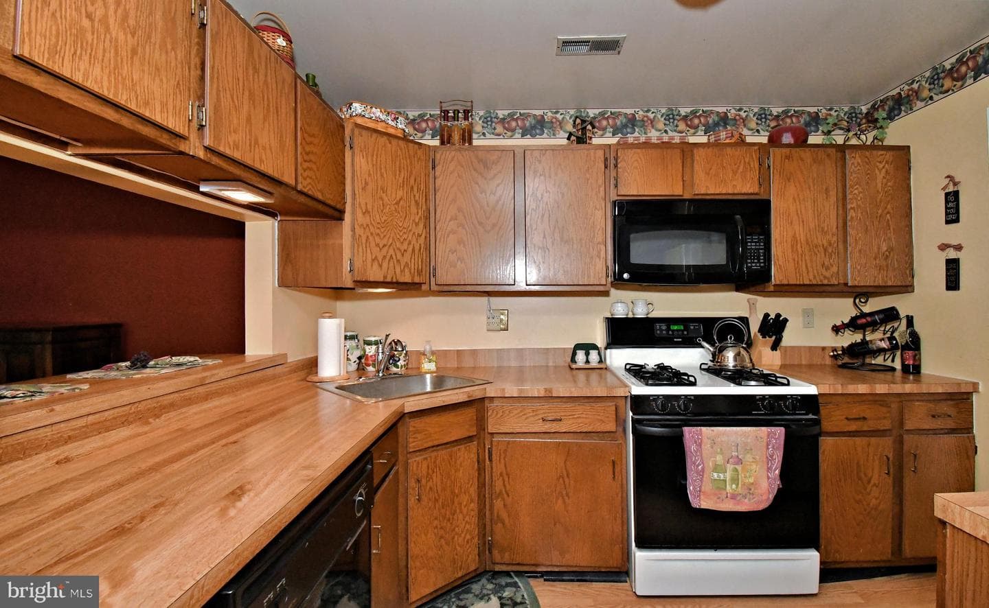 216 Stockton Court photo 14
