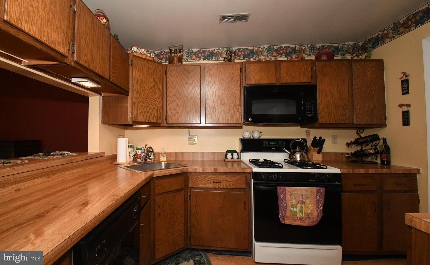 216 Stockton Court photo 16