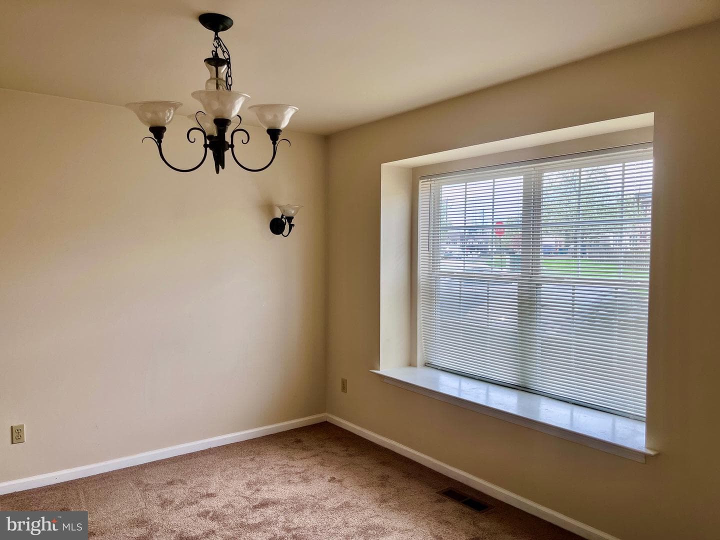 4253 Red Oak Court photo 4