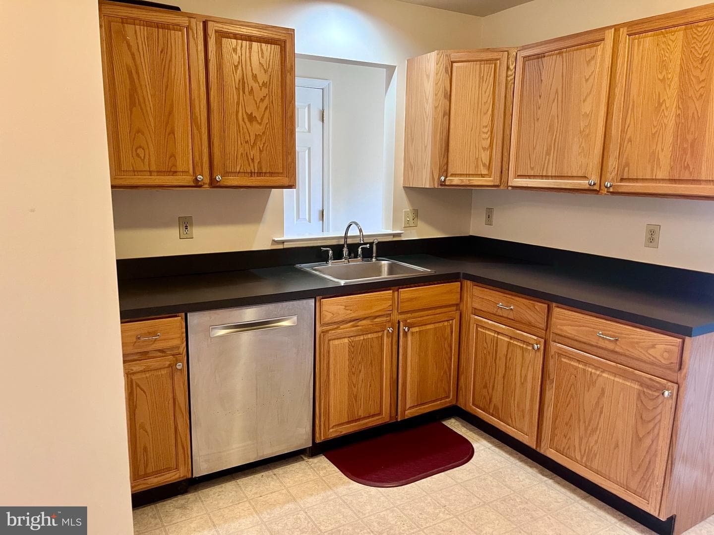 4253 Red Oak Court photo 6