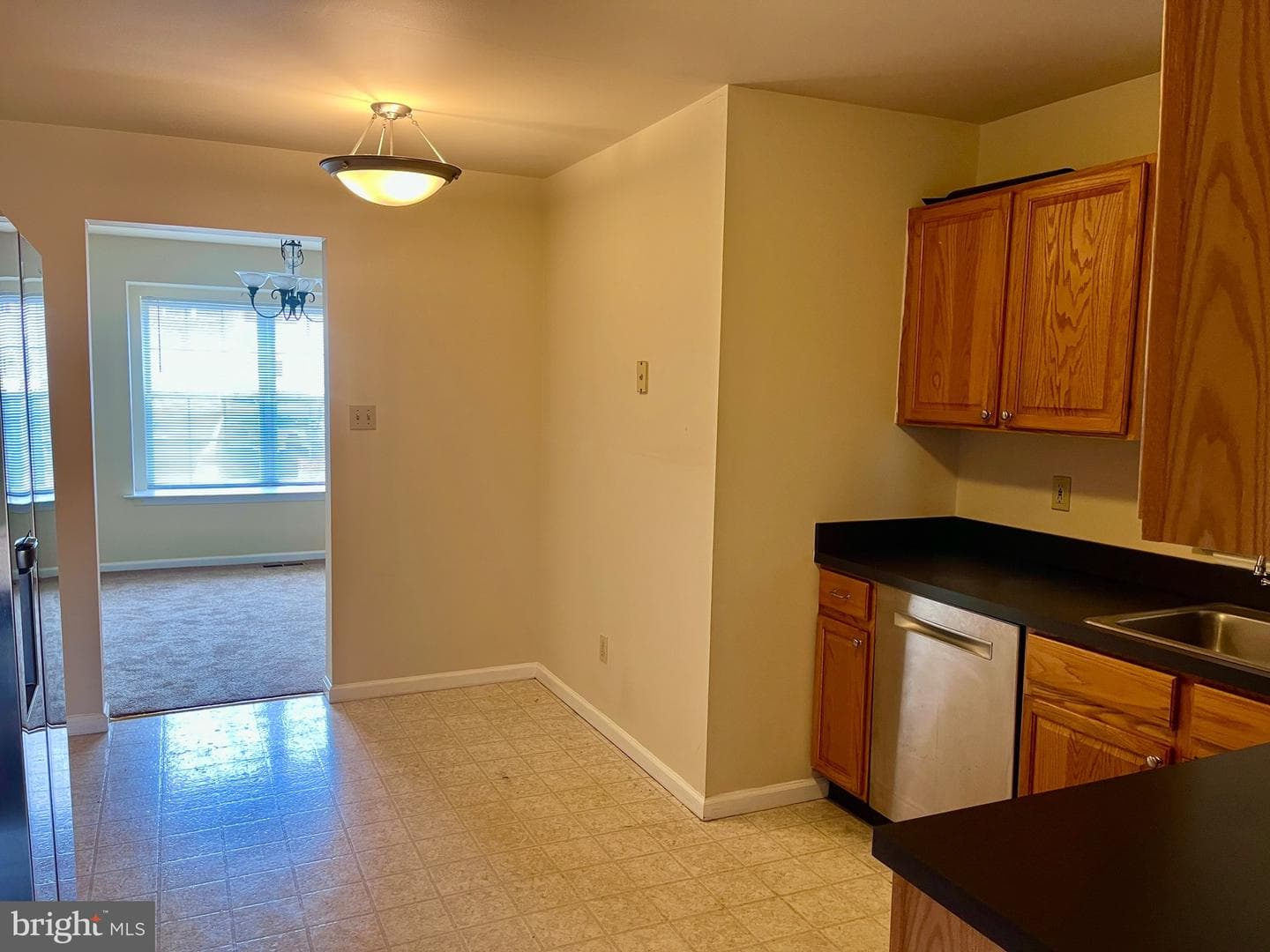 4253 Red Oak Court photo 8