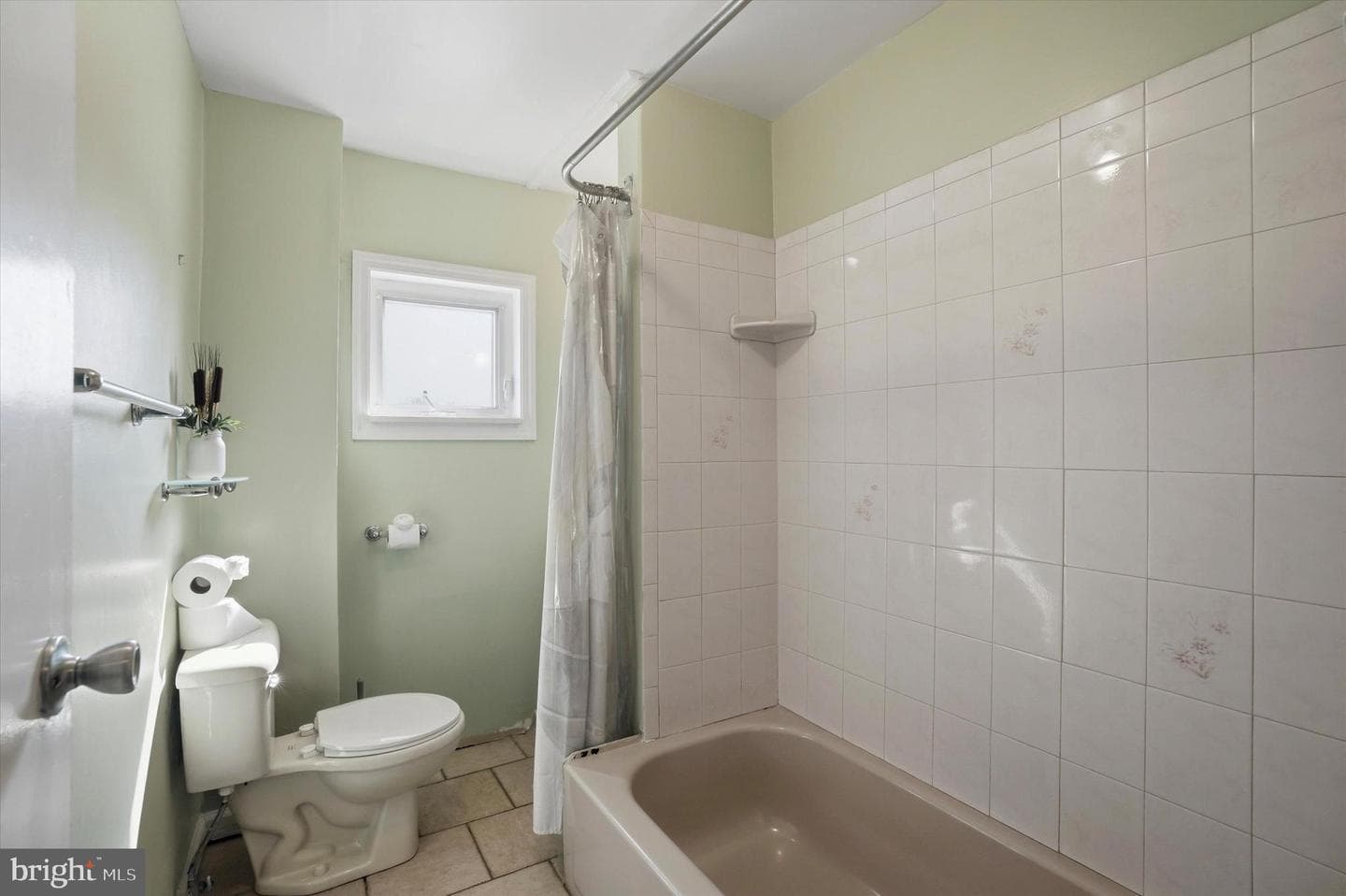 301 Grayling Avenue photo 16