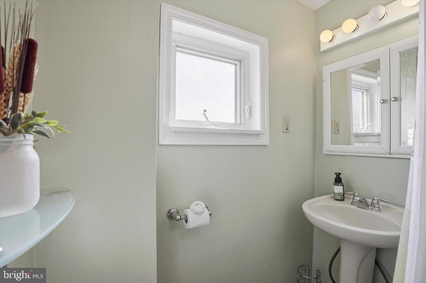 301 Grayling Avenue photo 17