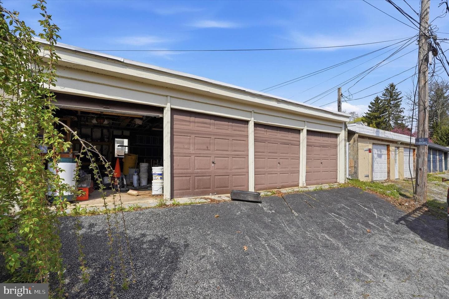 301 Grayling Avenue photo 18