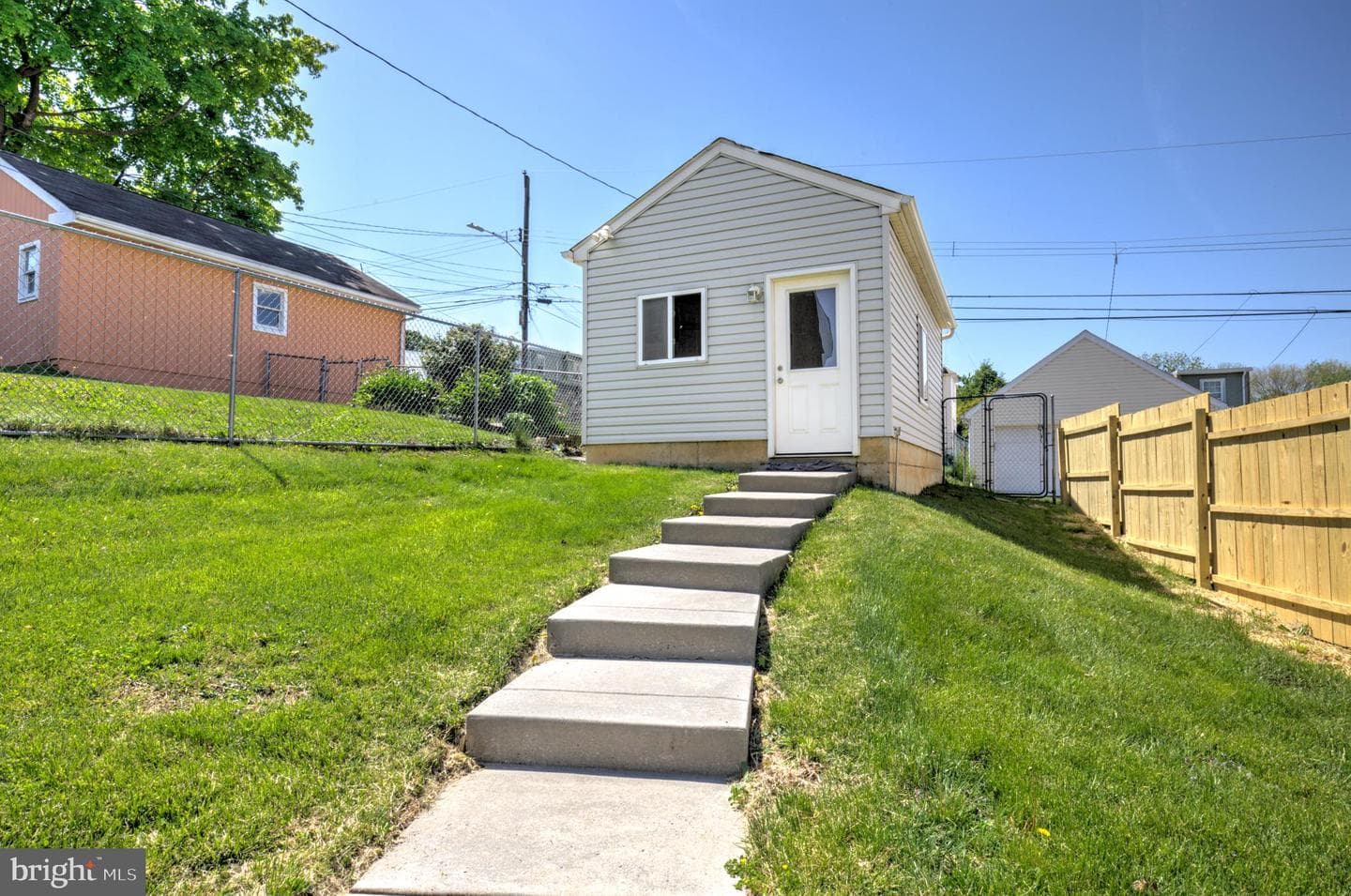 461 W 11th Avenue photo 35