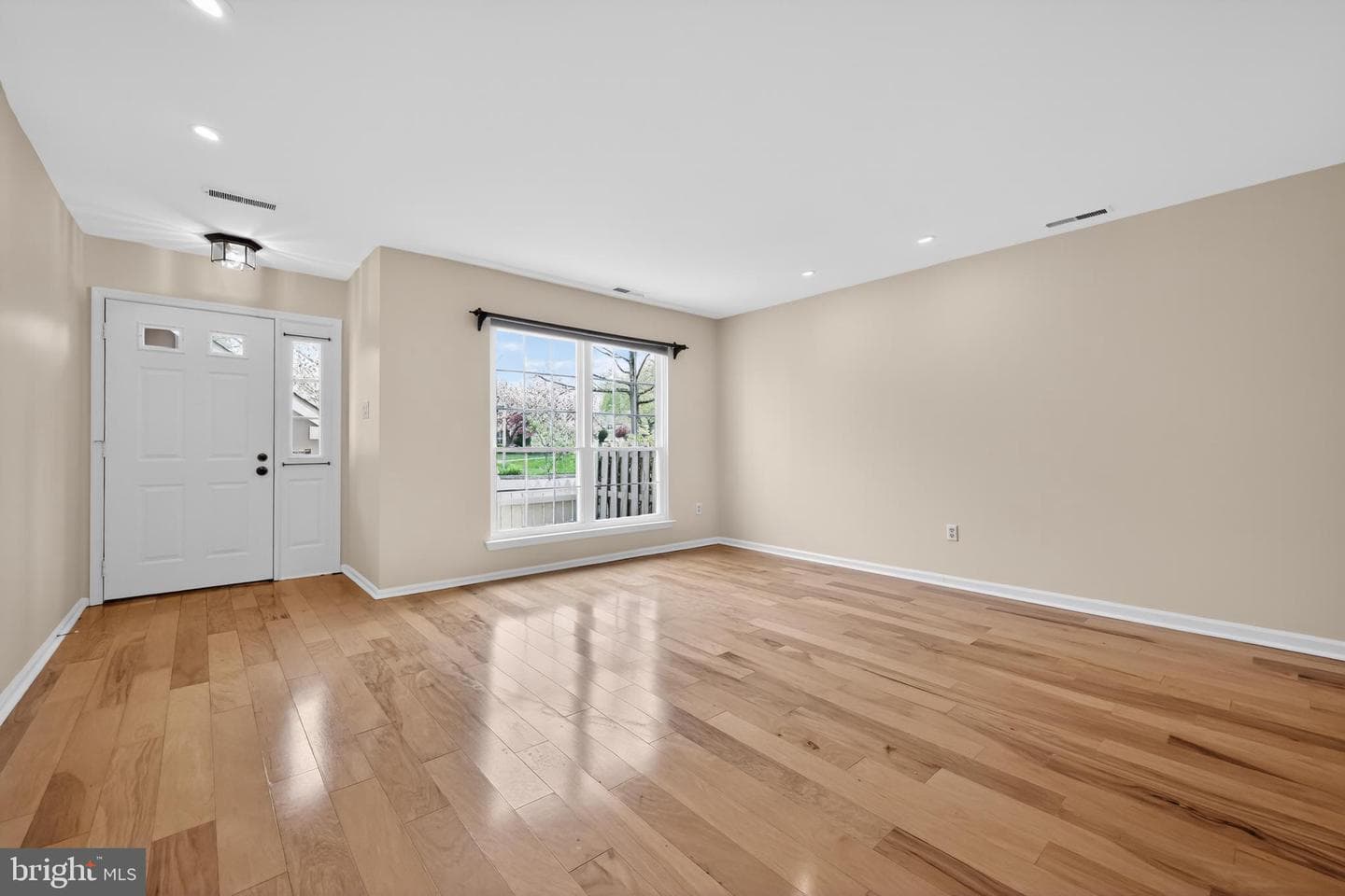 290 Tulip Tree Court photo 2