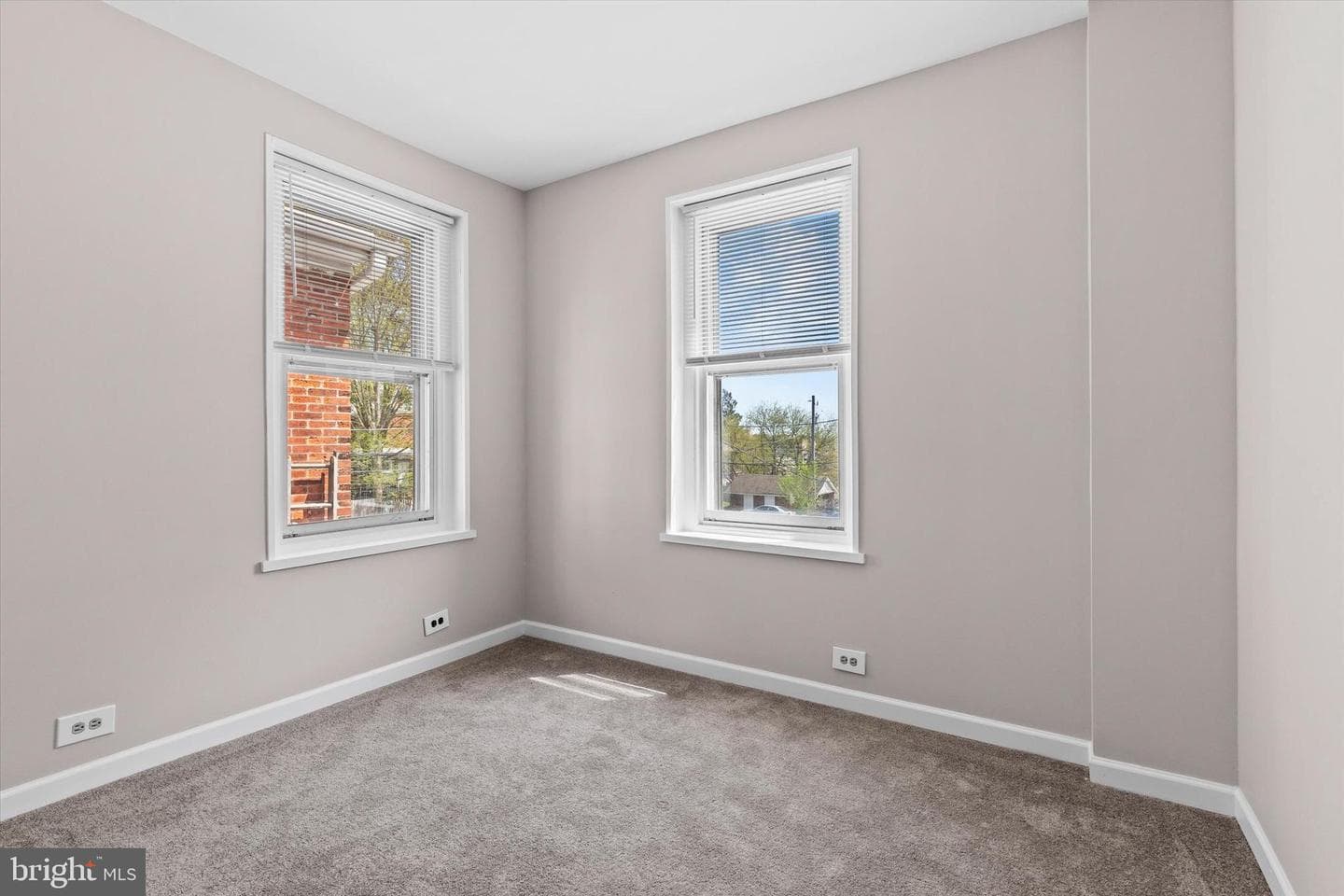 218 Forrest Avenue photo 16