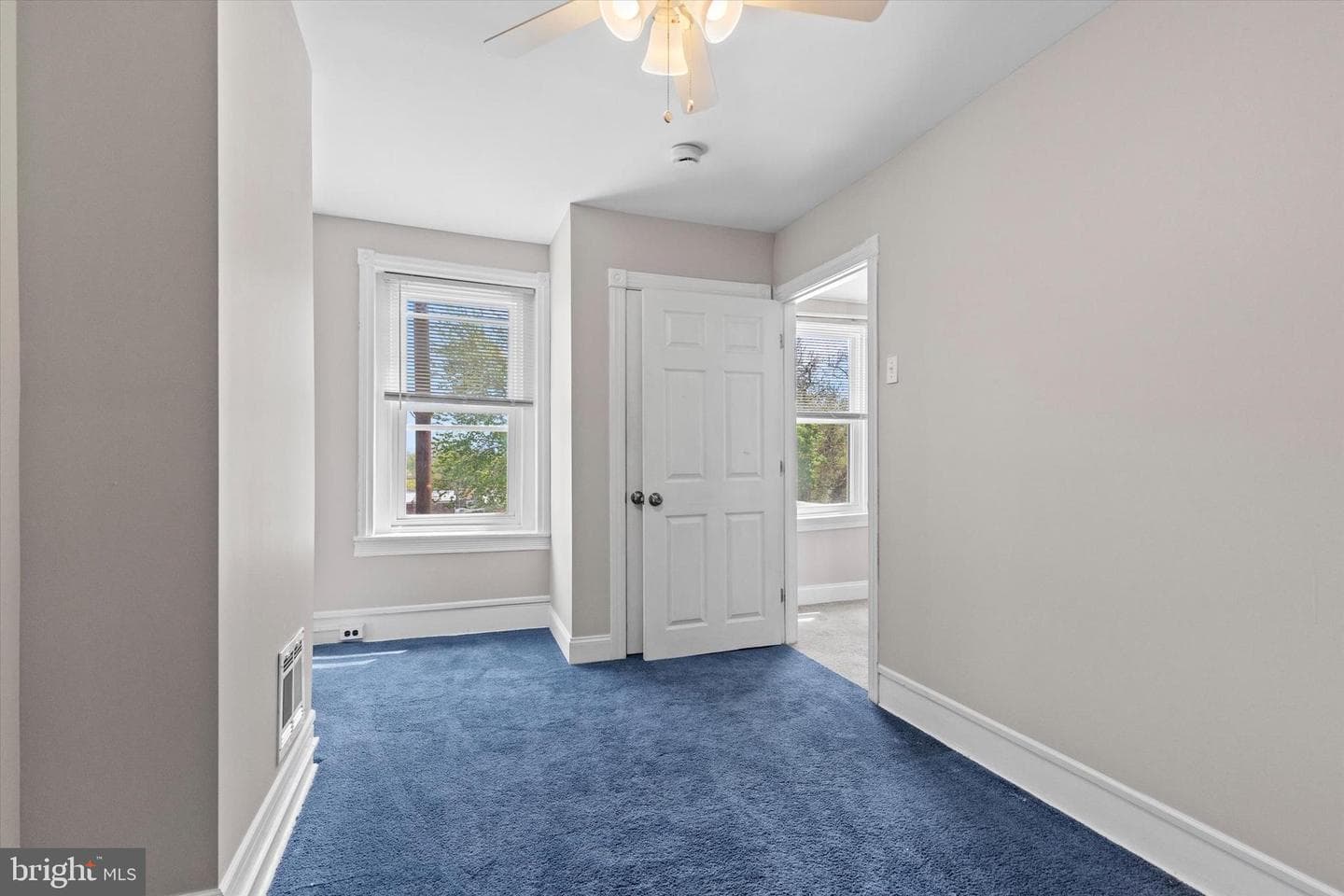 218 Forrest Avenue photo 27