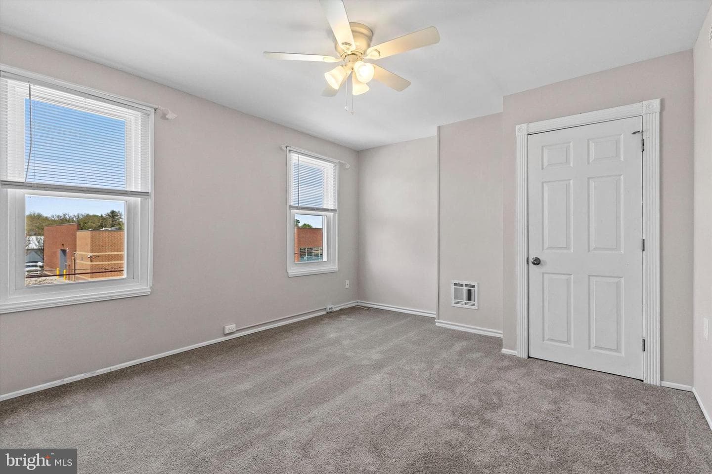 218 Forrest Avenue photo 28