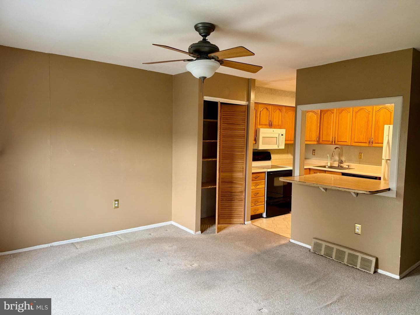 213 Whitpain Hills photo 2