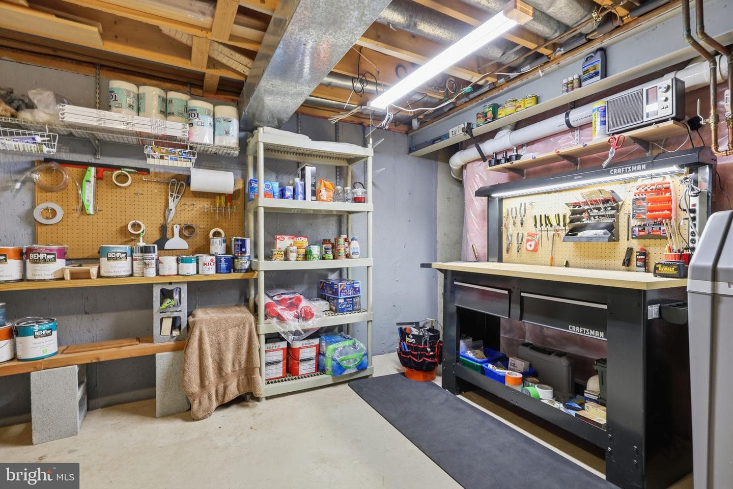 327 Abbey Lane photo 34