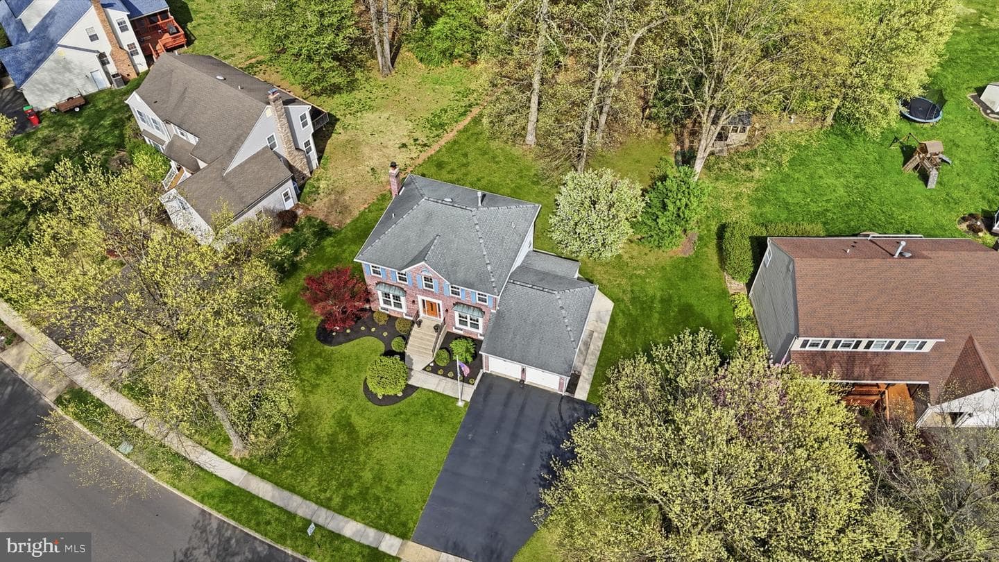 327 Abbey Lane photo 38