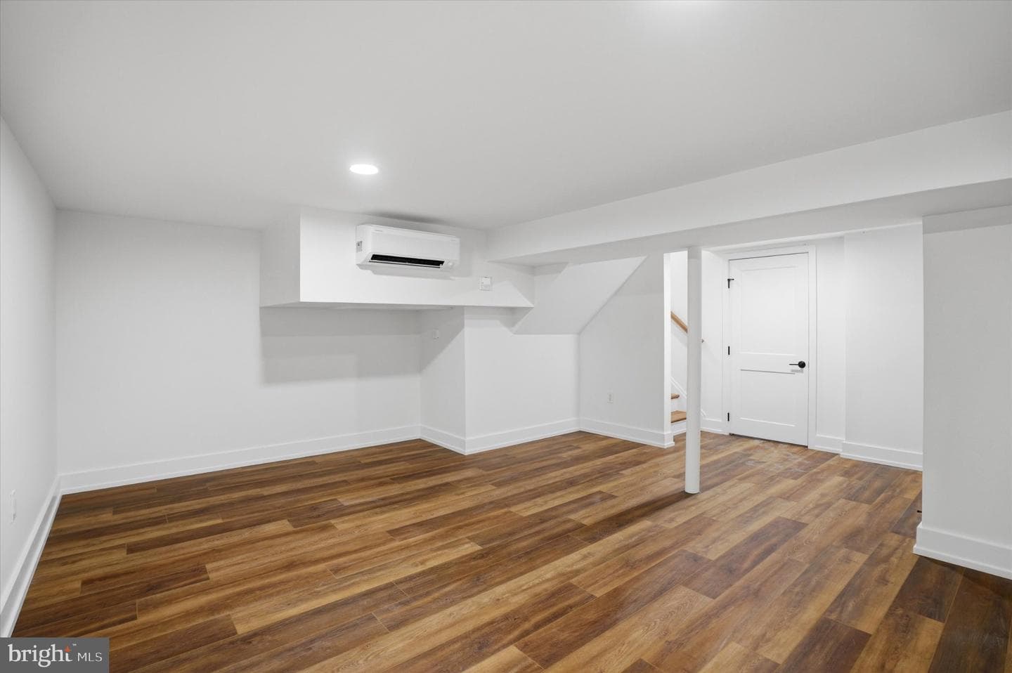 425 Grove Place photo 33