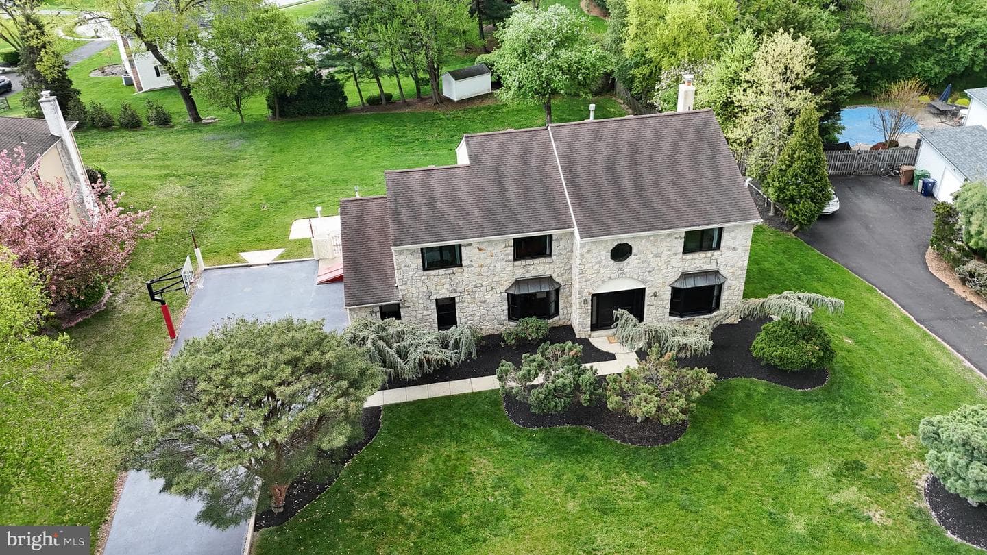 1608 Brittany Drive photo 2