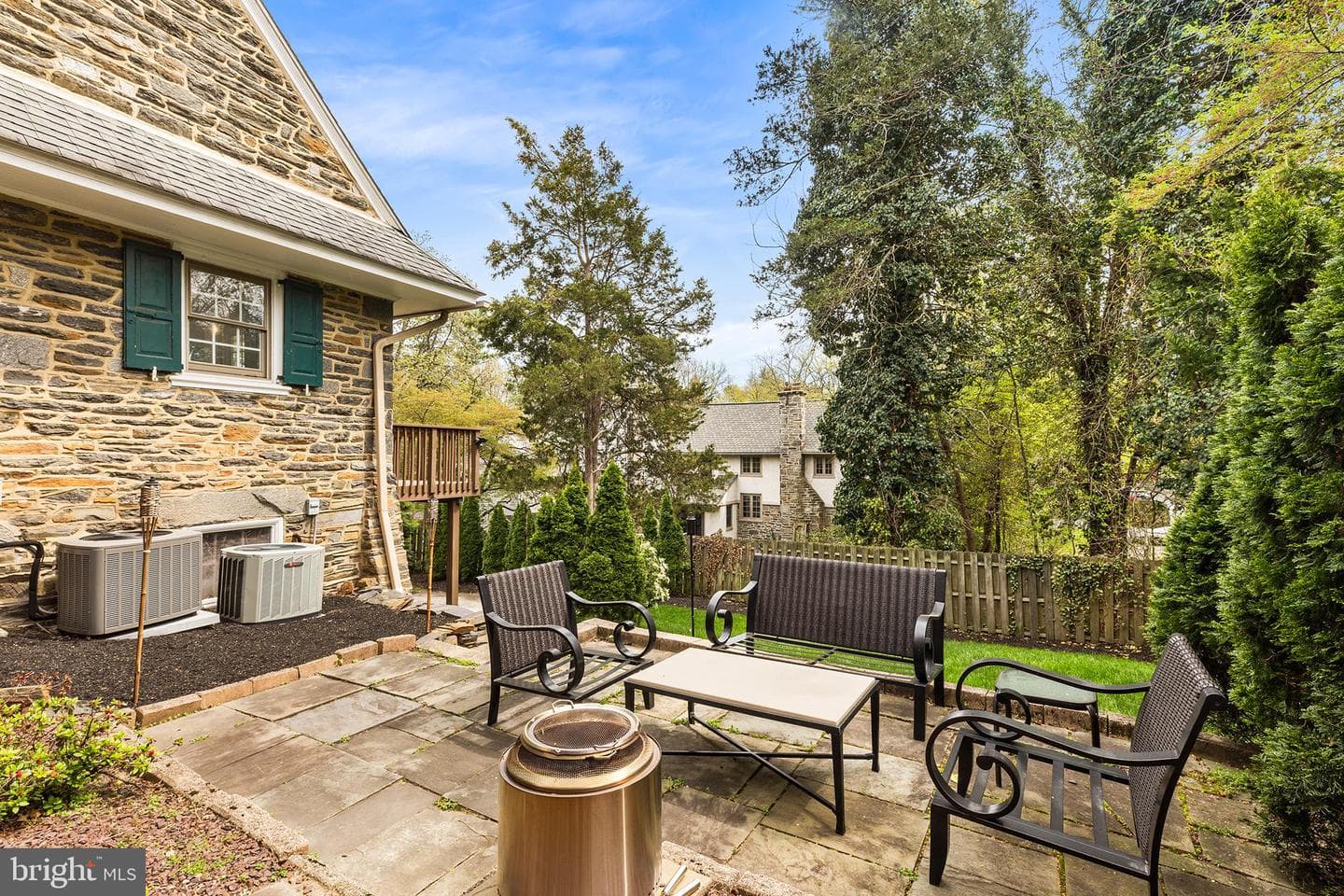 16 Radcliff Road photo 38