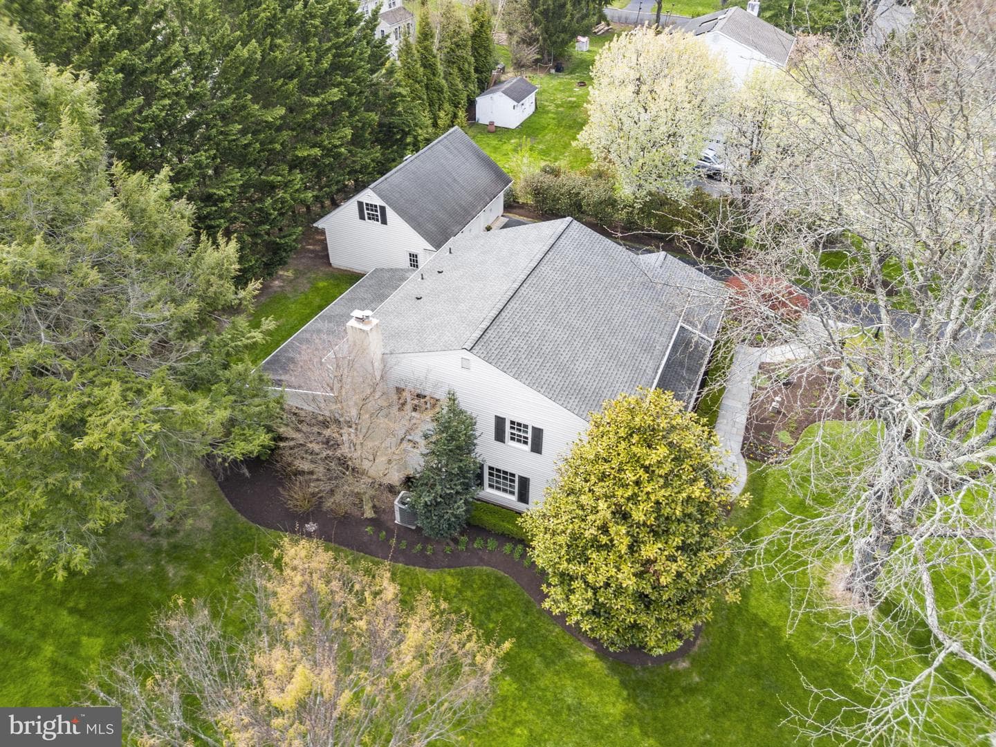 558 Beale Road photo 42