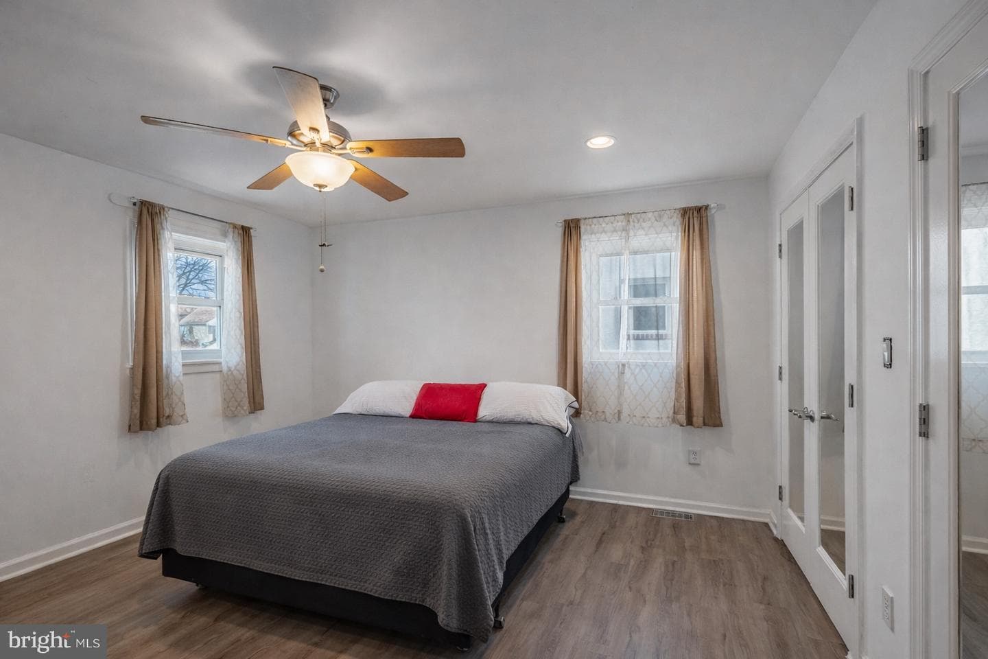 1032 East Avenue photo 9