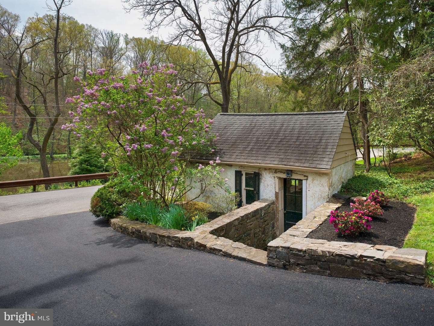415 Dove Lake Road photo 37