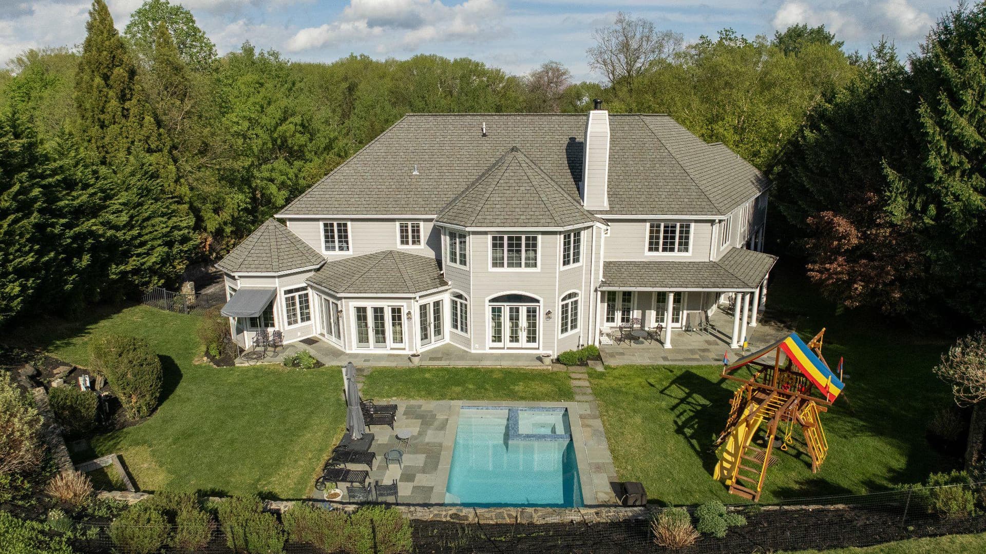 952 Lafayette Road photo 2