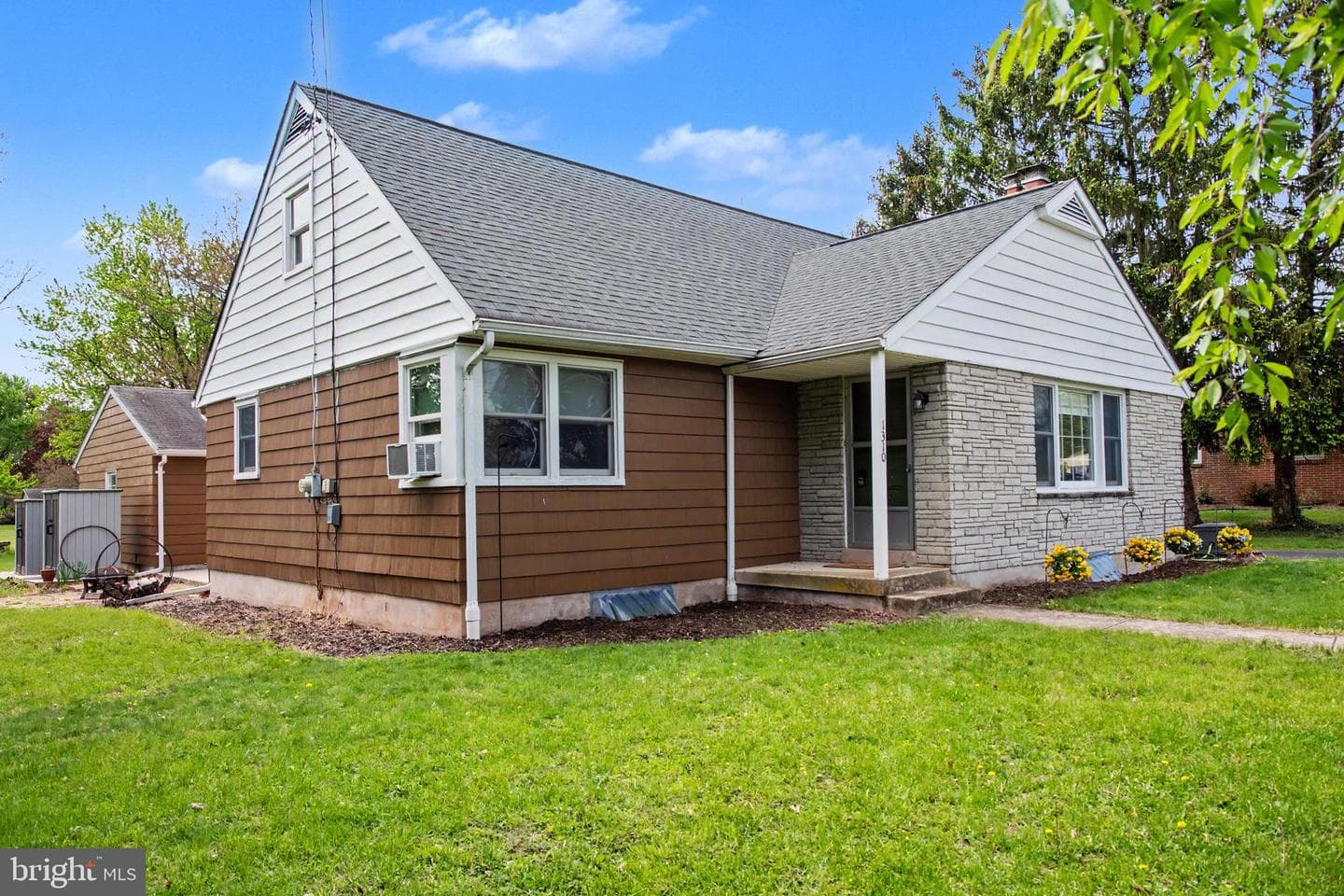 1310 Second Avenue photo 2