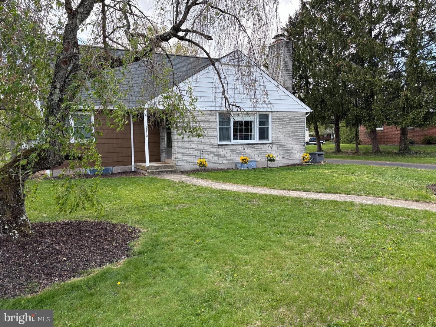 1310 Second Avenue photo 35