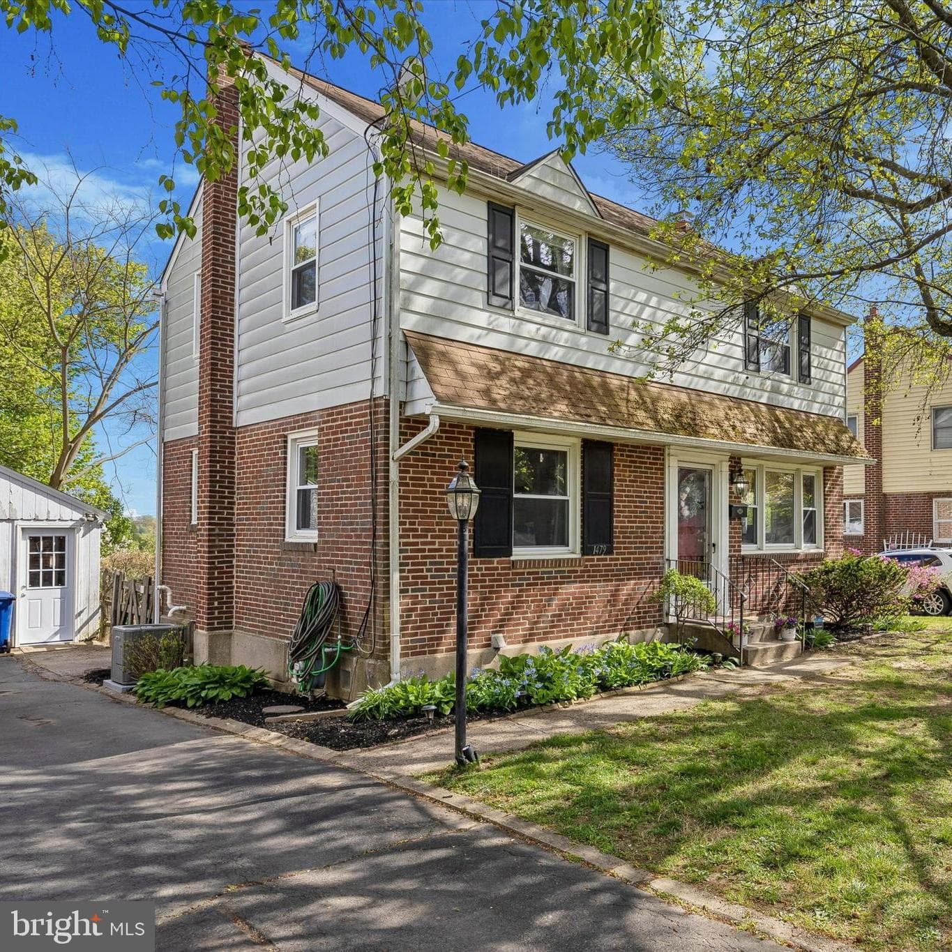 1479 N Hills Avenue photo 2