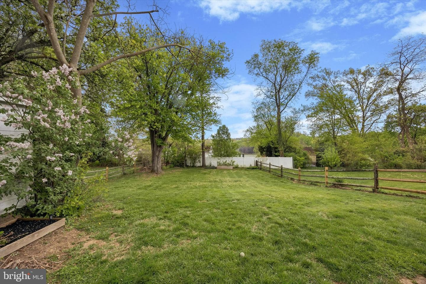 1479 N Hills Avenue photo 23