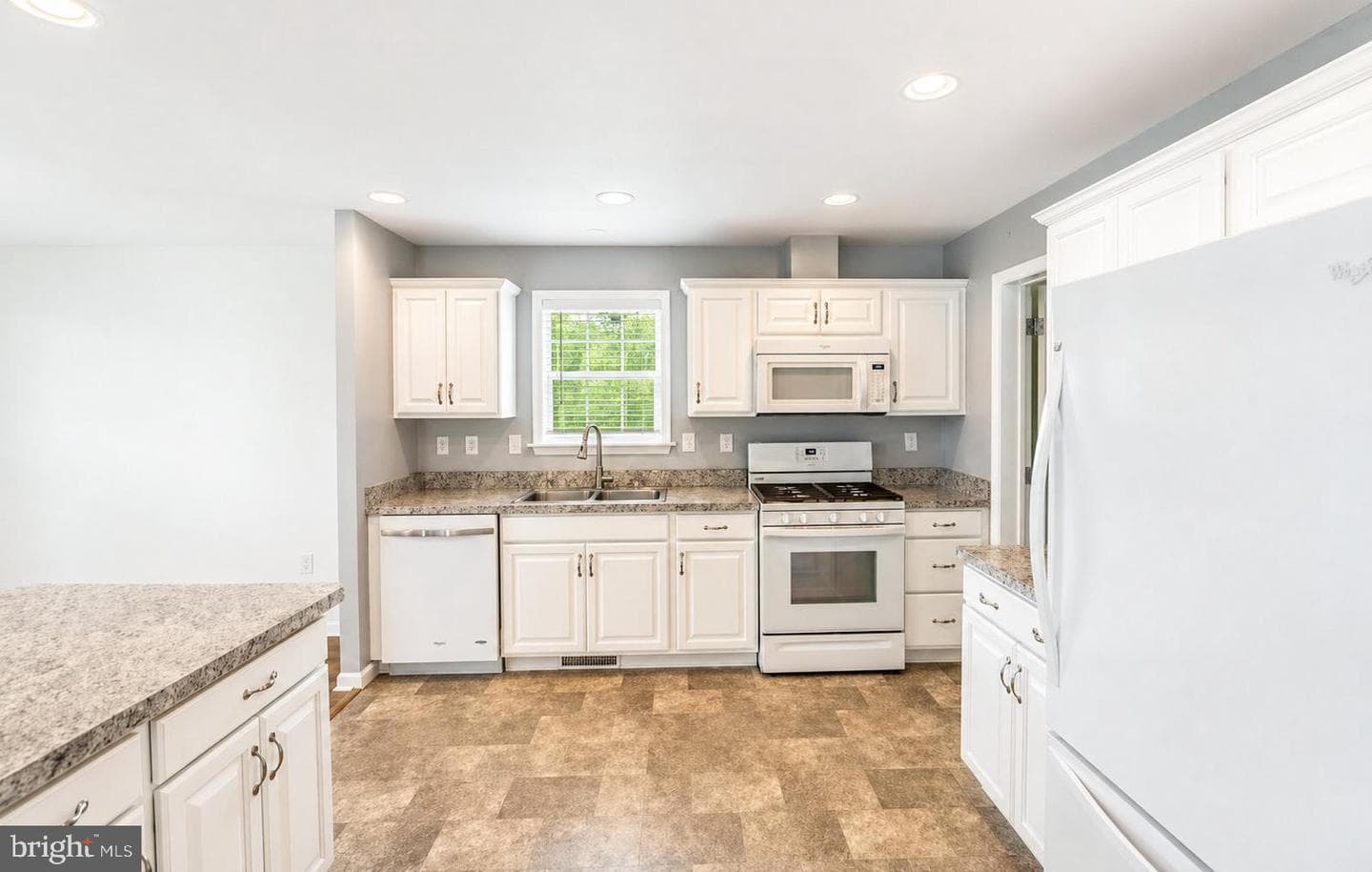 423 Honeysuckle Lane photo 18