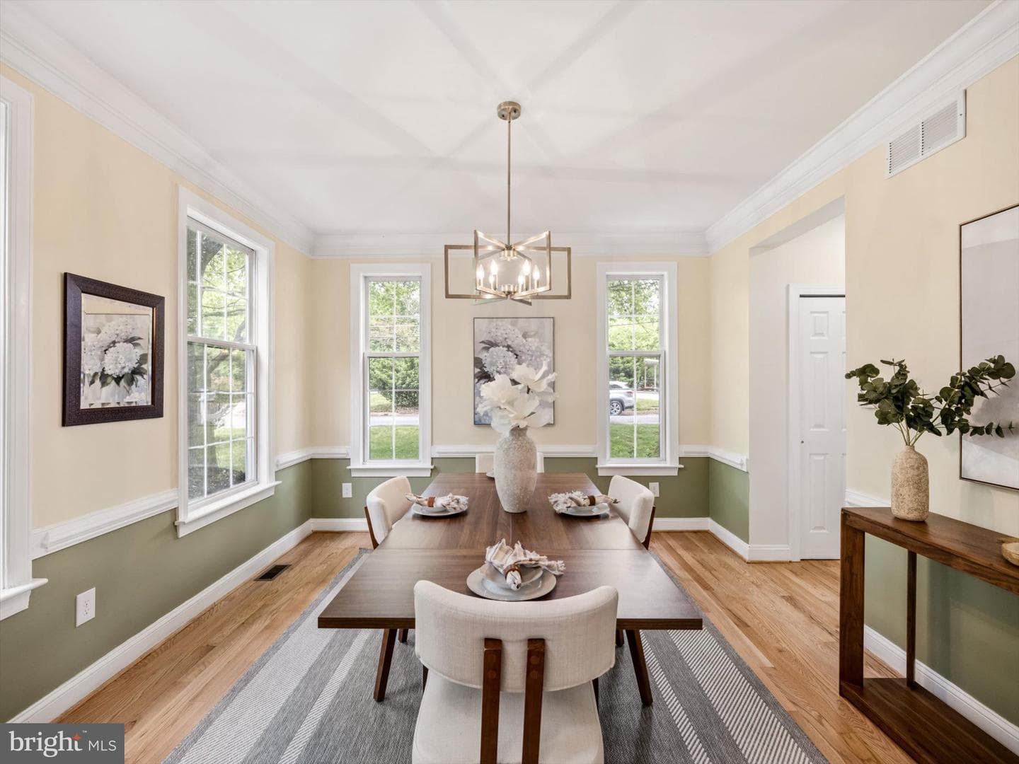 1001 Windsor photo 7