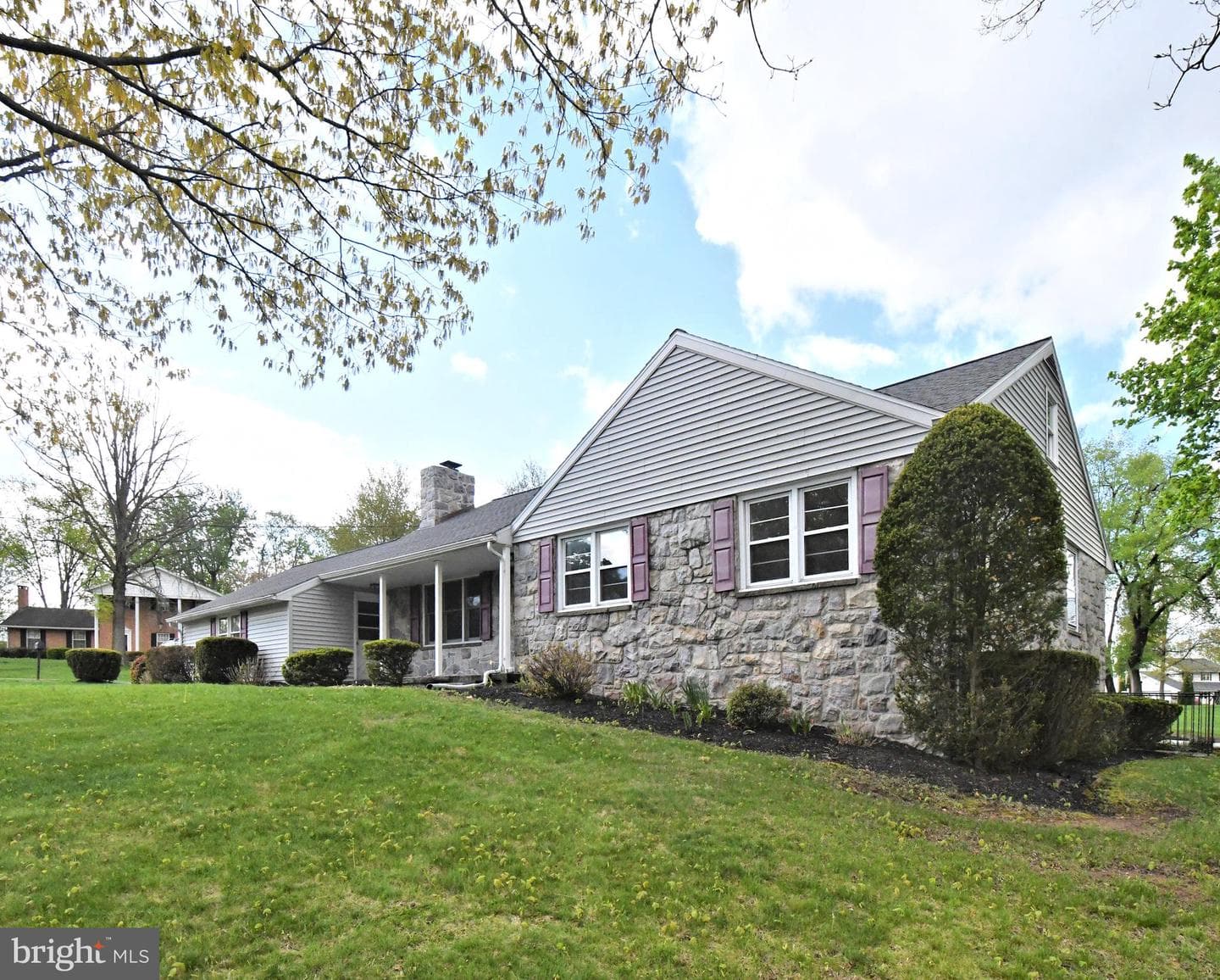 2034 Sunnyside Avenue photo 2