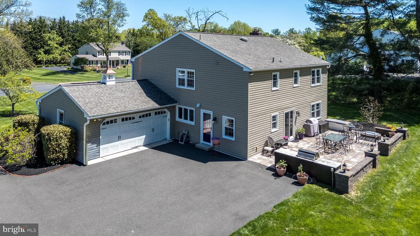 564 Derwin Drive photo 4