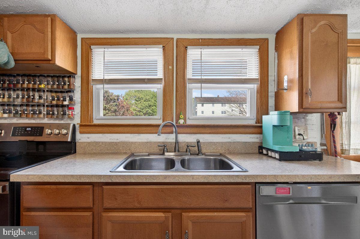 307 Spring Street photo 16